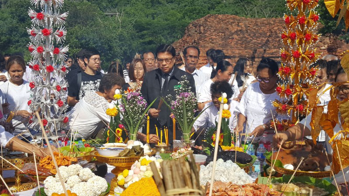 สุดยิ่งใหญ่!! เพชรบุรีจัดบวงสรวงโบราณทุ่งเศรษฐี เจดีย์เก่าแก่สมัยทวารวดีอายุกว่า1000 ปี เตรียมพัฒนาเป็นแหล่งท่องเที่ยวให้คนรุ่นหลังได้สืบต่อ