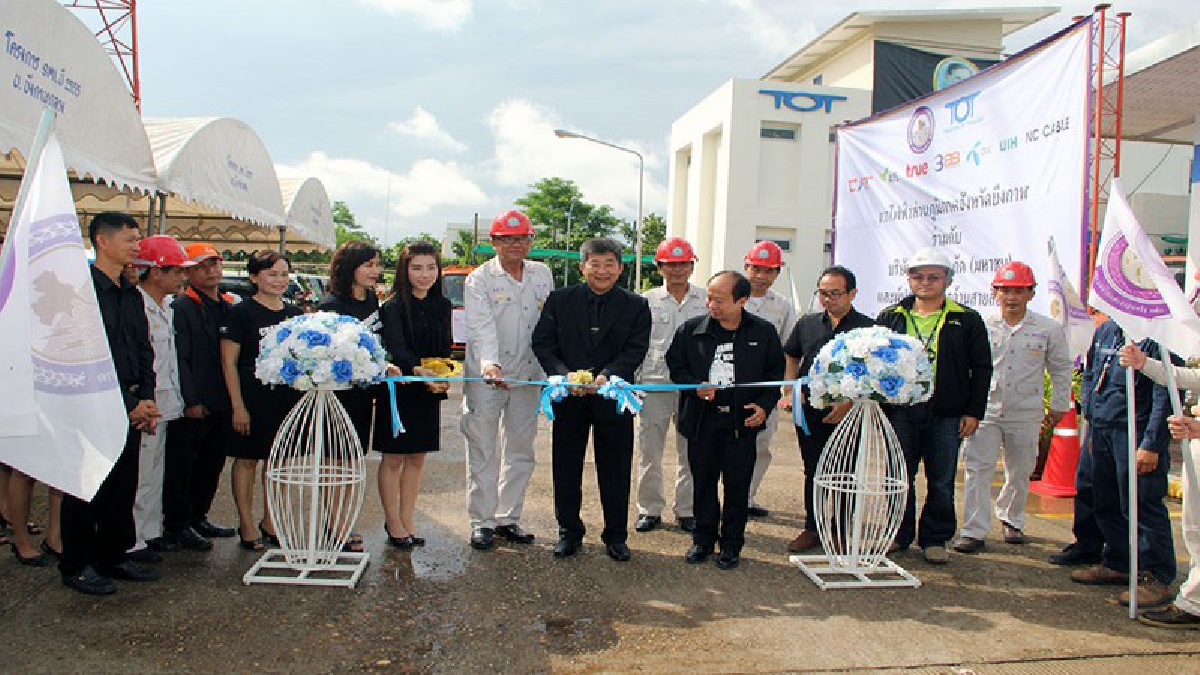 บึงกาฬ!! ไฟฟ้าจับมือทีโอที กสท.และบริษัทเอกชน สนองนโยบายรัฐ จัดระเบียบสายสื่อสารก้าวสู่บึงกาฬ 4.0 (มีคลิป)