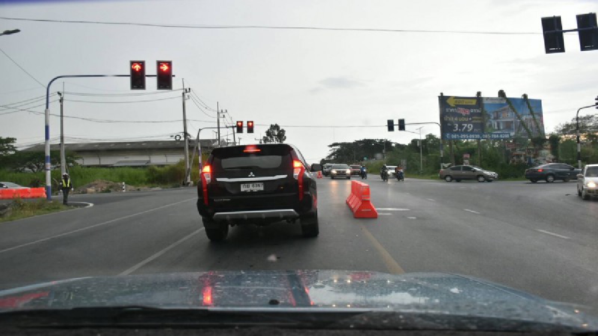 สี่แยกวัดใจ!! ชาวเมืองคอนเฮสุดๆ สัญญาณไฟจราจรสี่แยก ทางปากนครใช้ได้แล้ว หลังผู้ว่าฯลงพื้นที่ จี้หน่วยงานที่เกี่ยวข้องแก้ปัญหาด้วยตัวเอง