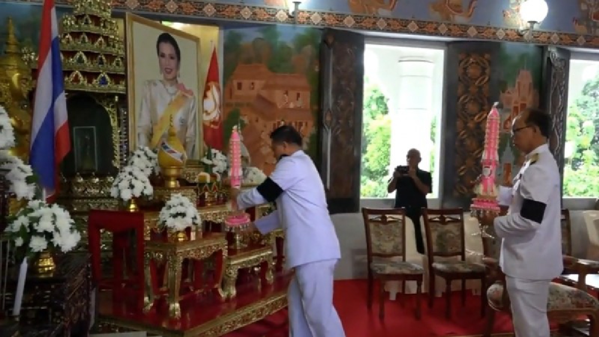 กระบี่!! พิธีสมโภชเทียนจำนำพรรษาและเทียนพรรษาประจำปี แห่เทียนเคลื่อนออกจากตลาดสดมหาราช มุ่งหน้าไปตามถนนเหมทานนท์ ถึงสี่แยก (คลิป)