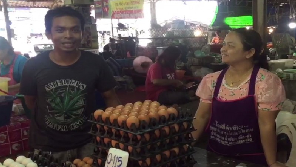โจรทาสยา!! วงจรปิดจับภาพ 3 โจ๋ย่องลักไข่ไก่กลางดึกในตลาดสดท่ายาง เมืองคอน ตร.เร่งล่าตัวมาลงโทษ (ชมคลิป)