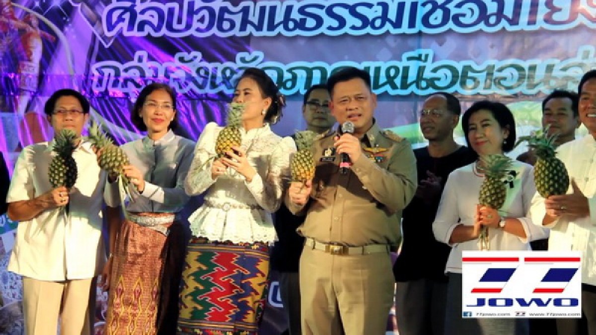 ชาวสวนสับปะรดเฮ!ยิ้มออก ผู้ว่าอุตรดิตถ์ นำส่วนราชการเต้นและร้องเพลงโชว์สุดคึกคัก "ภูมิสิทธิ์" รองอธิบดีกรม ปชส.สอบเจ้าหน้าที่สร้างข่าว(คลิป)