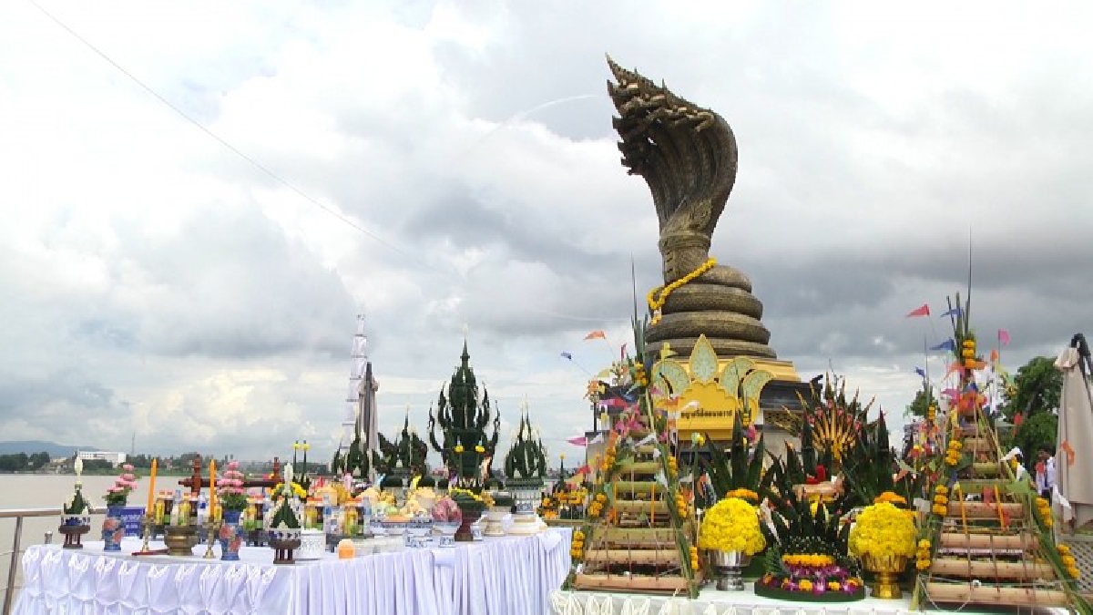 พร้อมเป็นศูนย์กลางการท่องเที่ยวลุ่มน้ำโขง!! งานบวงสรวงพญาศรีสัตตนาคราชที่นครพนม คนแห่ร่วมงานคึกคัก ส่งเสริมการท่องเที่ยวภายในจังหวัด(มีคลิป)
