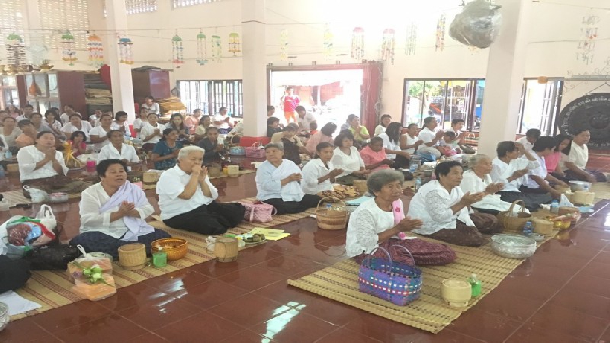 พุทธศาสนิกชนชาวหนองคาย พร้อมใจกันทำกิจกรรมทางศาสนา พร้อมร่วมเผยแผ่พระพุทธศาสนาเนื่องในวันเข้าพรรษา และอาสาฬหบูชา ประจำปี 2560(มีคลิป)