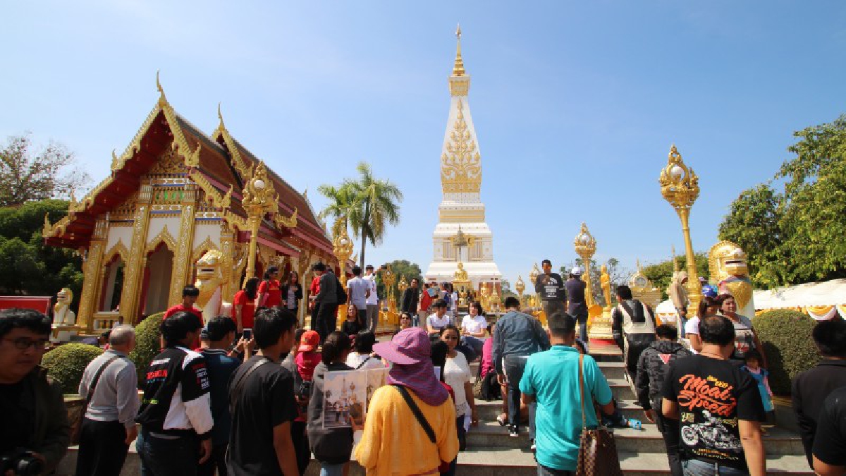 ไทย - ลาว สุดคึกคัก!! แห่ทำบุญ วันอาสาฬหบูชา เข้าพรรษา สักการะบูชาองค์พระธาตุพนม สิ่งศักดิ์สิทธิ์คู่บ้านคู่เมือง (มีคลิป)