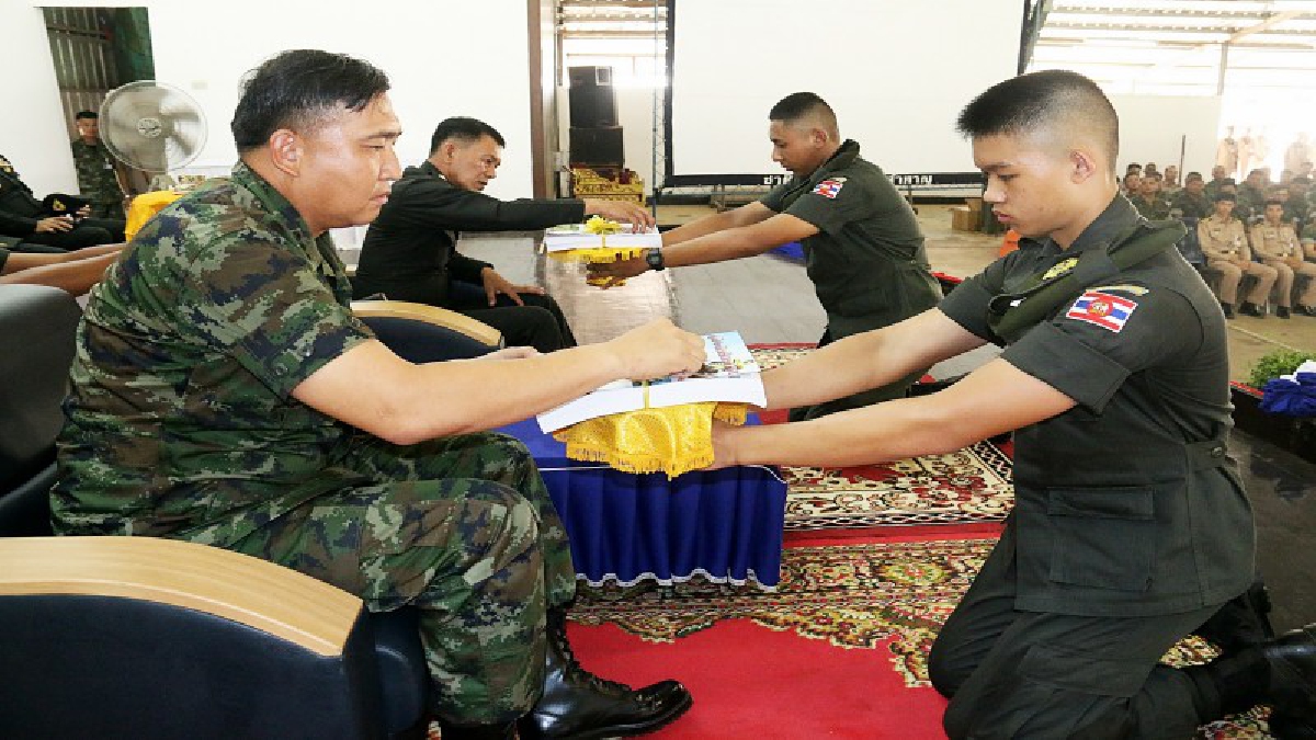 กองทัพเรือฝึกนักศึกษาวิชาทหาร เตรียมพร้อมหากประเทศชาติมีภัยคุกคาม (ชมคลิป)