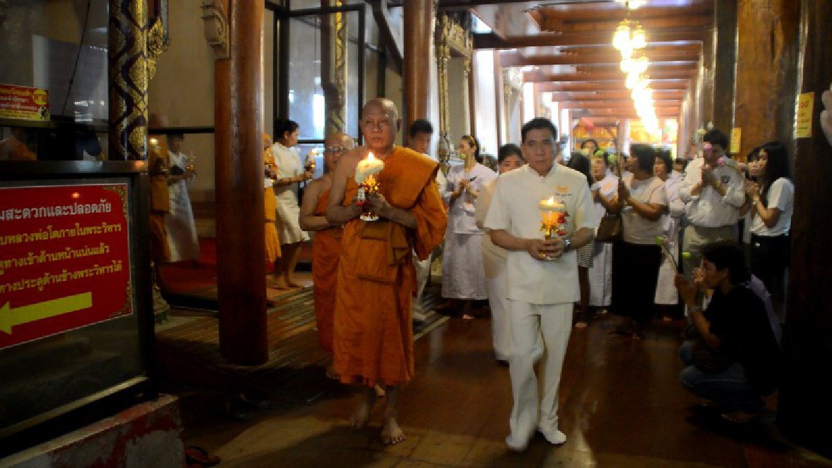 พ่อเมืองกรุงเก่า  นำประชาชนกว่า 1,000 คนเวียนเทียนวันอาสาฬหบูชา วัดพนัญเชิงฯ (ชมคลิป)