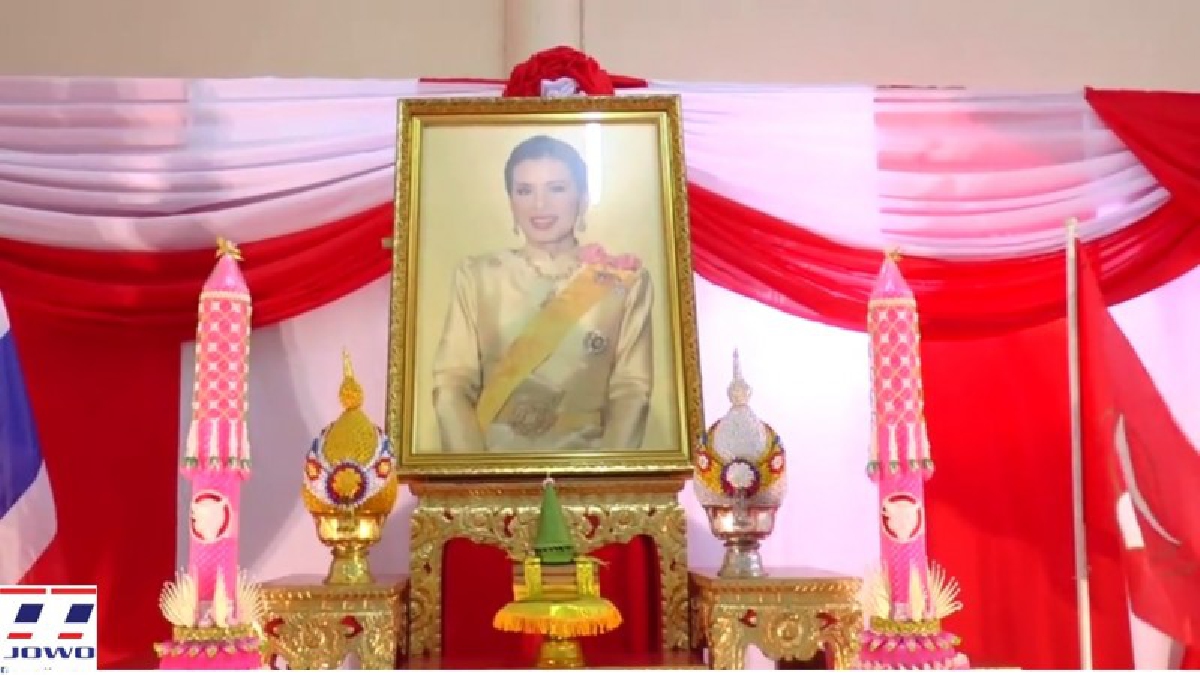 ทูลกระหม่อมหญิงอุบลรัตนราชกัญญา สิริวัฒนาพรรณวดี พระราชทานเทียนจำนำพรรษาแก่วัดหนองหญ้าไทรจังหวัดอุทัยธานี