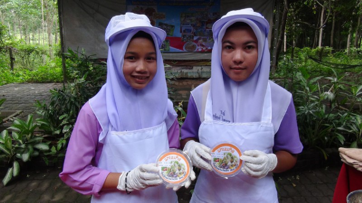 ปรบมือรัวๆ!! นร.สตูลทำ "แหนมเห็ดนางฟ้า" อร่อยสุดๆ ดูแลสุภาพเตรียมพร้อมทำขาย ตามตลาดสร้างรายได้เข้า รร. เน้นรักษ์สุขภาพ