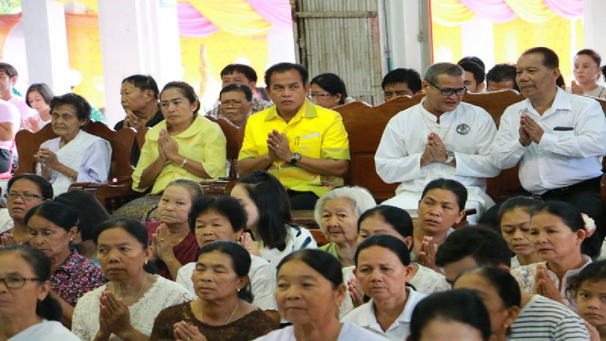 รวมพลังใจ!!ชาวอำเภอลานกระบือ ร่วมใจทำบุญวันพระใหญ่ เนื่องในวันเข้าพรรษากันอย่างเนืองแน่น พร้อมร่วมหล่อเทียนจำนำพรรษา