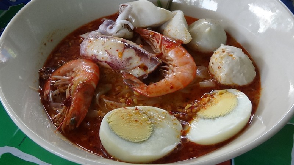 แค่เห็นภาพ ก็น้ำลายไหล!!ก๋วยเตี๋ยวต้มยำทะเล ชื่อเก๋ ก๋วยเตี๋ยวลืมแฟน ถูก สะอาด อร่อย ลูกค้าแน่น ปลาหมึกสดวันละ 20 กก.ไม่พอ