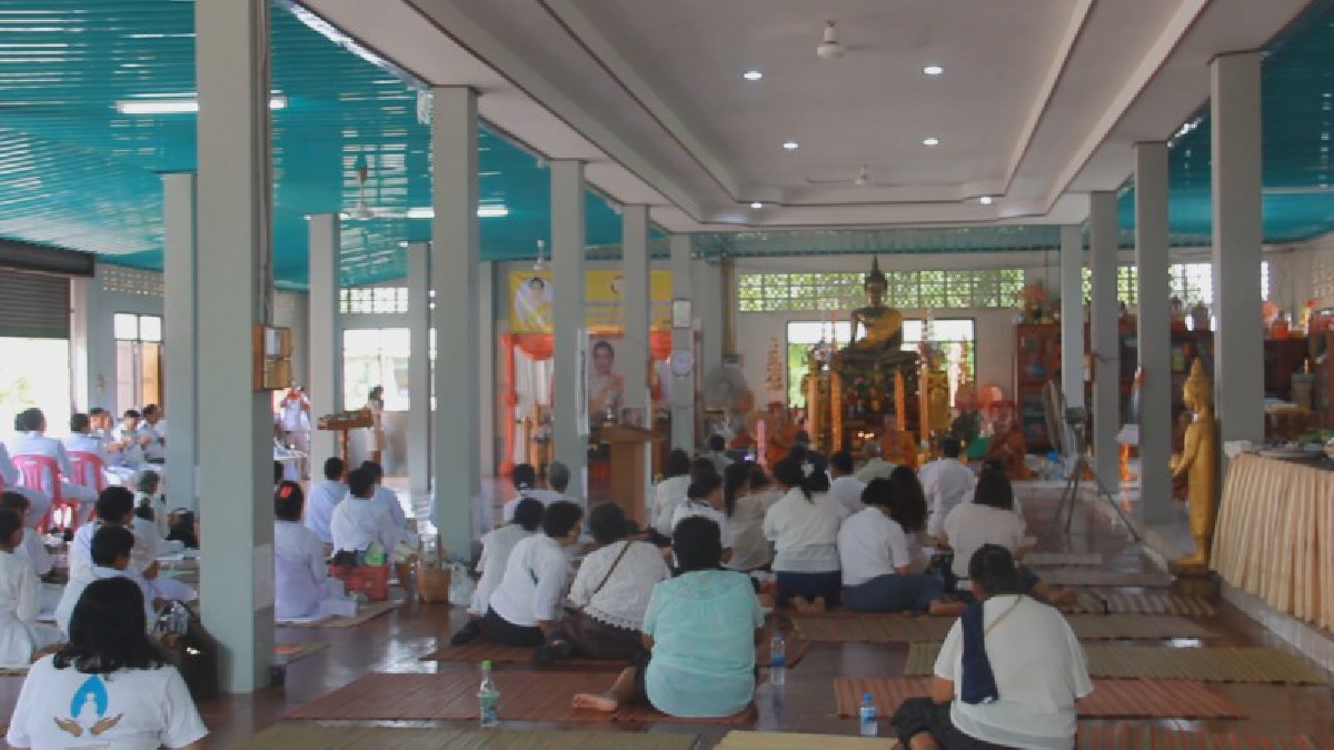 มูลนิธิมิราเคิล ออฟไลฟ์ ถวายเทียนจำพรรษาพระราชทานทูลกระหม่อมหญิงอุบลรัตนราชกัญญาฯ ณ วัดศิริวรรณ จ.อุดรธานี (มีคลิป)