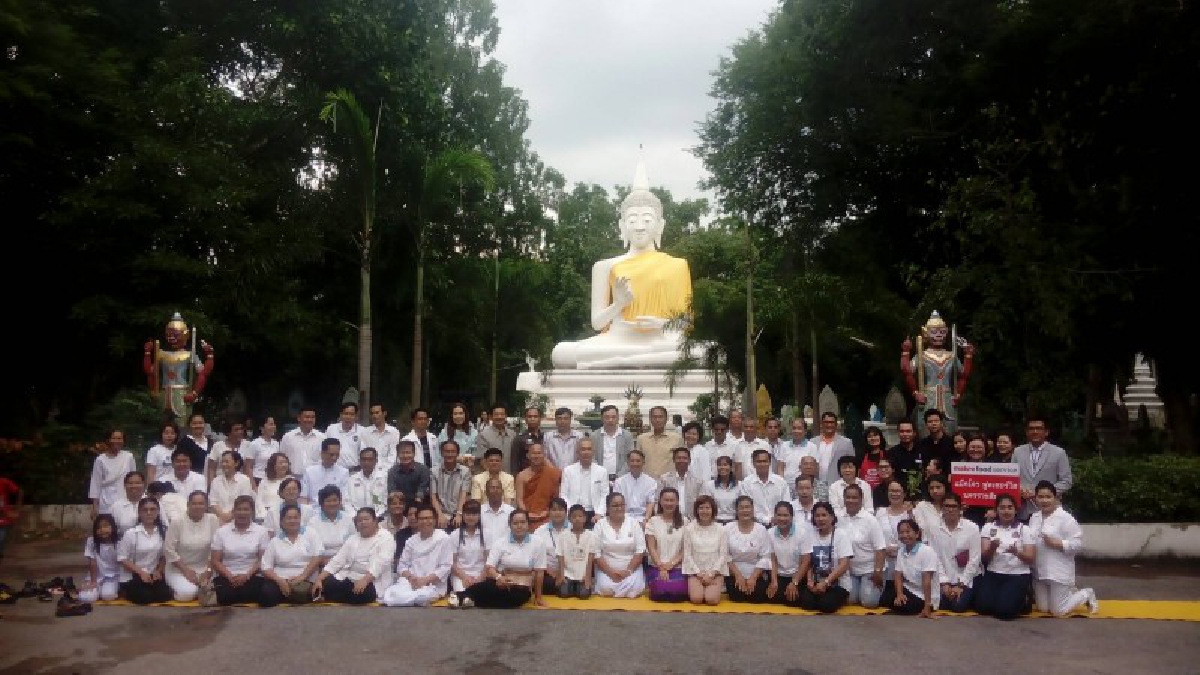 "สุวัจน์ ลิปตพัลลภ"อดีตรองนายกฯ นำชาวโคราช 1,000 คน นุ่งขาวห่มขาวร่วมงานวันเข้าพรรษา "ปลูกบุญ ปลูกป่า ด้วยใจเรา"