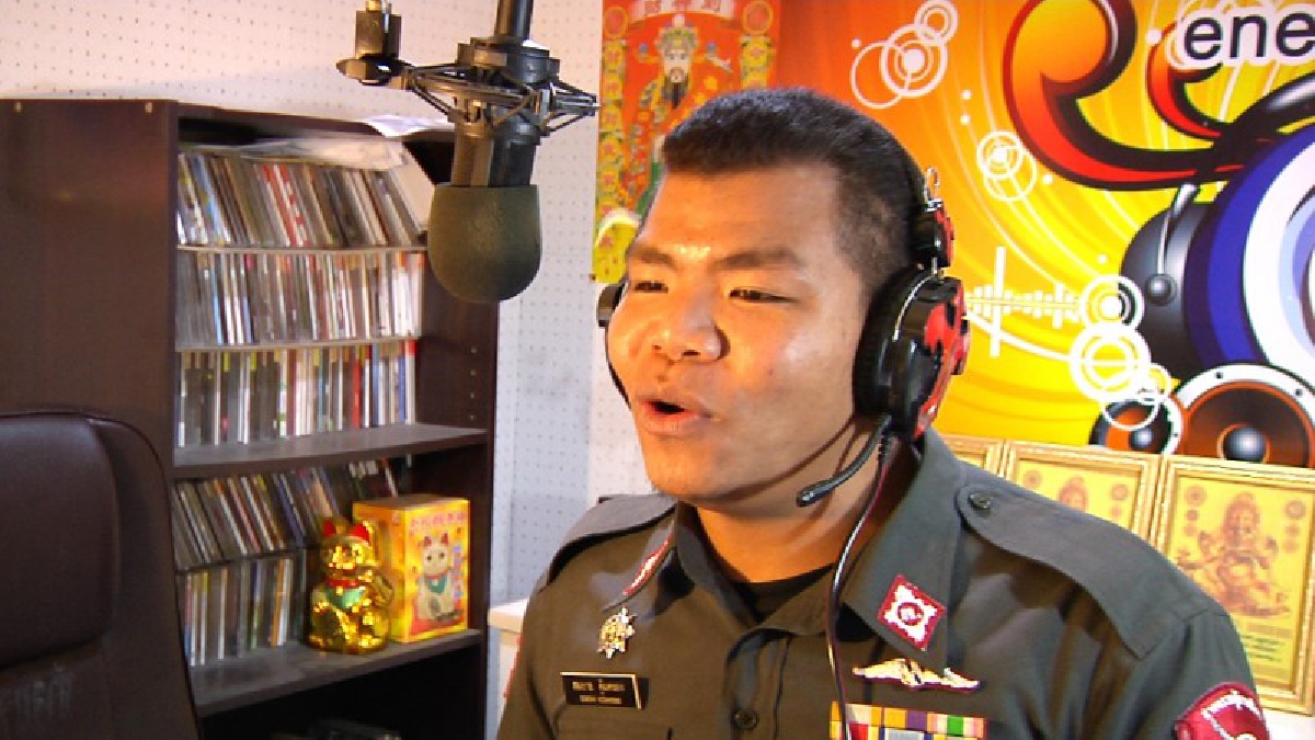 แบบนี้สิ...สุดยอด!! อาสาสมัครตำรวจภูธรเมืองขอนแก่น ใช้เวลาว่างจัดรายการวิทยุผ่านเฟซบุ๊ก และรูปแบบการจัดรายการที่ไม่เหมือนใคร (มีคลิป)
