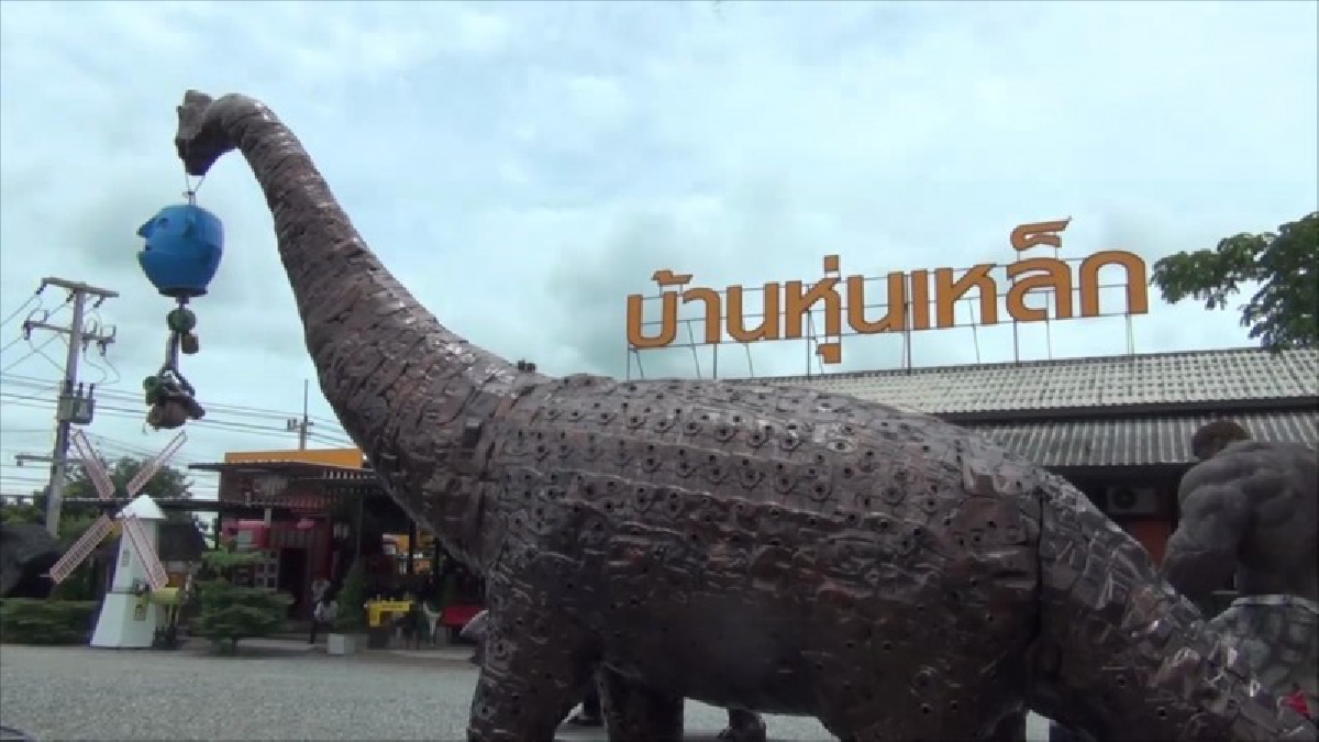 บ้านหุ่นเหล็กคึกคัก!! ปชช.-นทท.แห่ชม หุ่นยนต์รีไซเคิล จากภาพยนตร์ดังที่ประดิษฐ์ จากฝีมือคนไทย ก่อนเดินทางกลับเข้ากรุงเทพฯ ในวันหยุดยาว(คลิป)