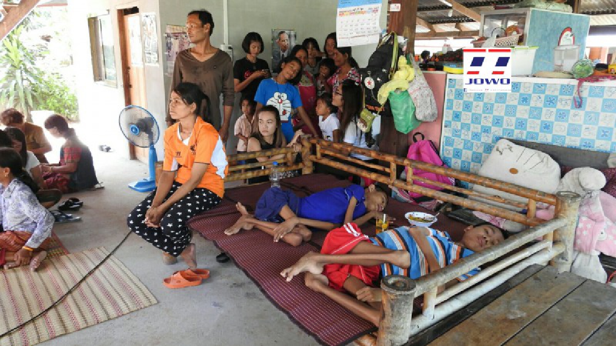 ฟ้ายังมีตา!! พบครอบครัวสุดเวทนา ลูกชาย 3 คน ป่วยเป็นโรคแขนขาลีบ ชีวิตแสนลำบาก โชคดีเพื่อนบ้านและกลุ่มรถโบราณระดมเงินเข้าช่วยเหลือ (คลิป)
