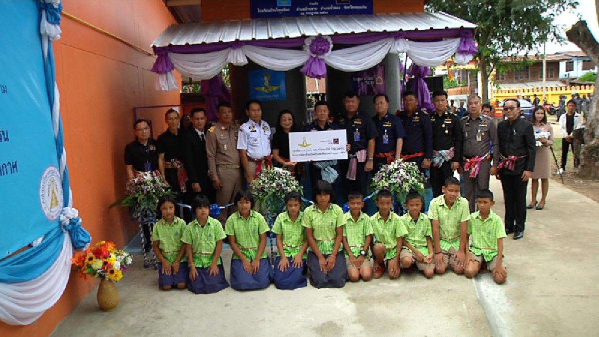 ร่วมมือช่วยเหลือ!! ศูนย์บรรเทาสาธารณะภัยกองทัพอากาศร่วมกับภาคเอกชน มอบถังบรรจุน้ำดื่มพร้อมเครื่องกรองน้ำ ให้กับโรงเรียนในพื้นที่ทุรกันดาร