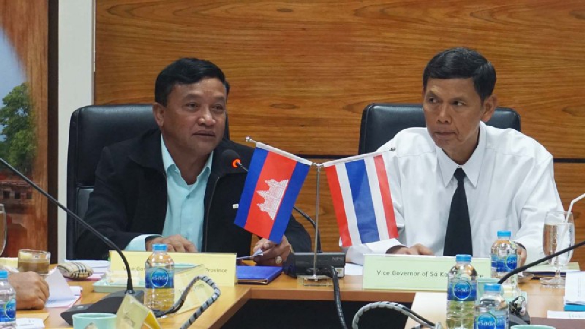 จ.สระแก้ว - จ.พระตะบอง ประเทศกัมพูชา หารือทำความเข้าใจถึงแนวทางการปฏิบัติตาม พ.ร.ก.การบริหารจัดการการทำงานของคนต่างด้าว (มีคลิป)