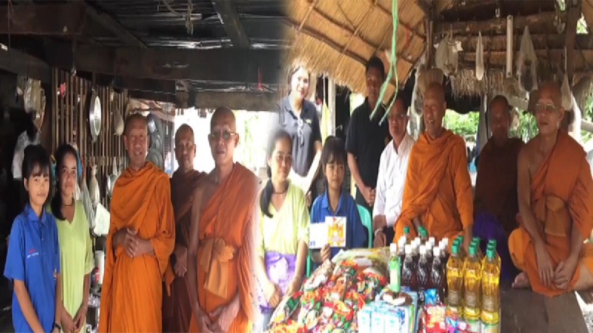 กราบสาธุ!! พระแบบนี้ กราบได้สนิทใจ!! เจ้าอาวาส "วัดพุน้อย" ลุยเยี่ยมบ้าน มอบทุน สิ่งของให้เด็กเรียนดีแต่ยากจน 12 คน (มีคลิป)