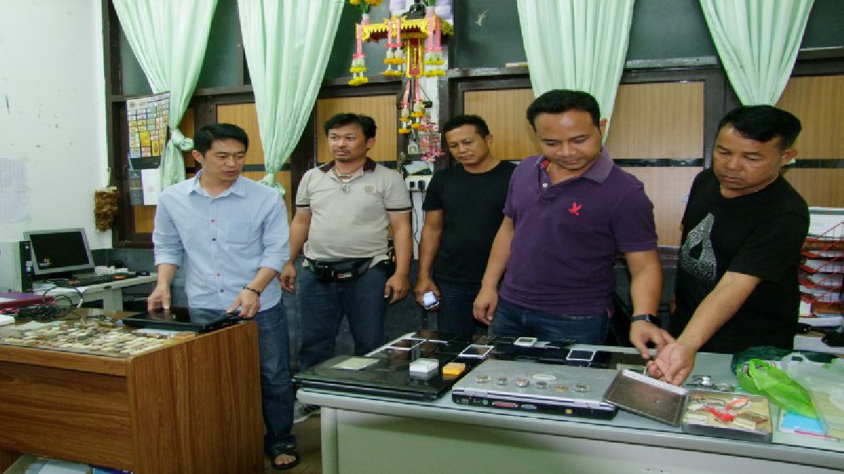 ขี้ขโมยโดยสันดาน!! ตร.เมืองอุบล ฯรวบ 3 โจรแสบ ตระเวนลักทรัพย์ตามหอพักนักศึกษา พร้อมของกลางเพียบ สารภาพทำมาแล้วนับไม่ถ้วน (คลิป)