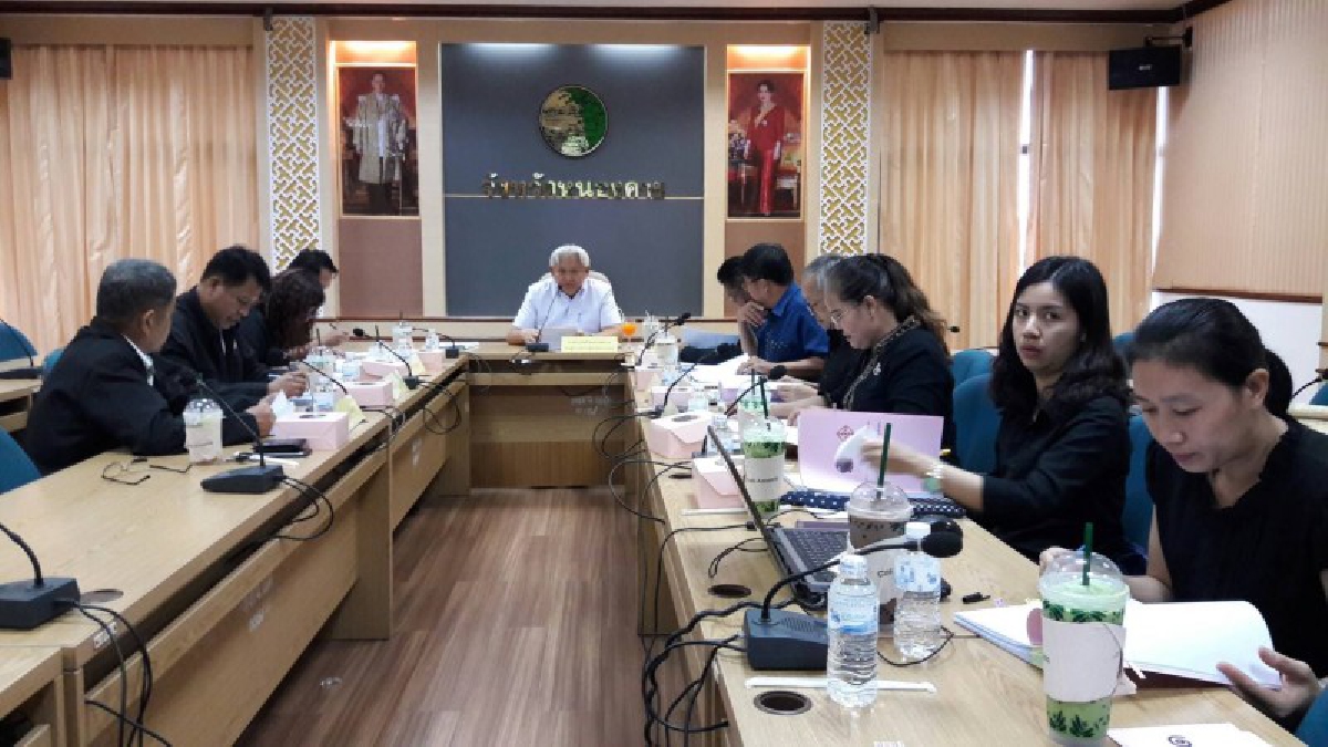 หนองคายคัดสรรสินค้าคุณภาพ!! รองผู้ว่าราชการจังหวัด จัดประชุมคณะกรรม การรับรองมาตรฐานผลิตภัณฑ์ชุมชน ประจำปี 2560 (มีคลิป)