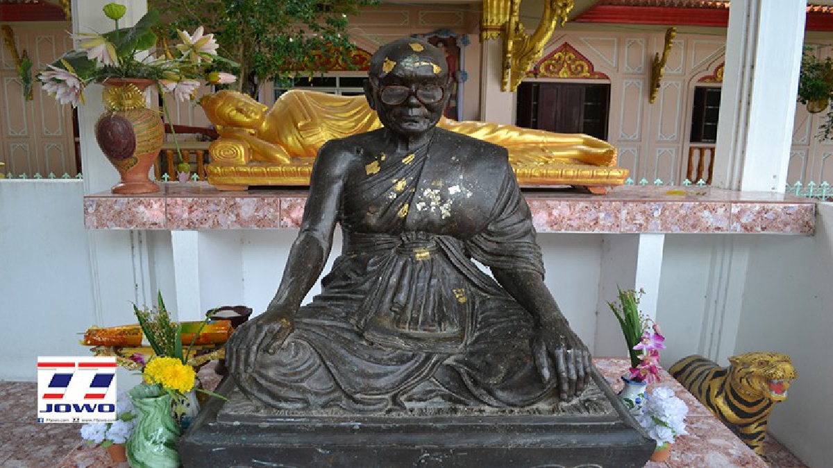 ฮือฮายกใหญ่!! ลูกศิษย์เผย อดีตเจ้าอาวาสวันดังเมืองโคราช "เข้าฝัน อยากให้นำแว่นตา มาใส่รูปหล่อหลังจากมรณภาพแล้ว" (ชมคลิป)
