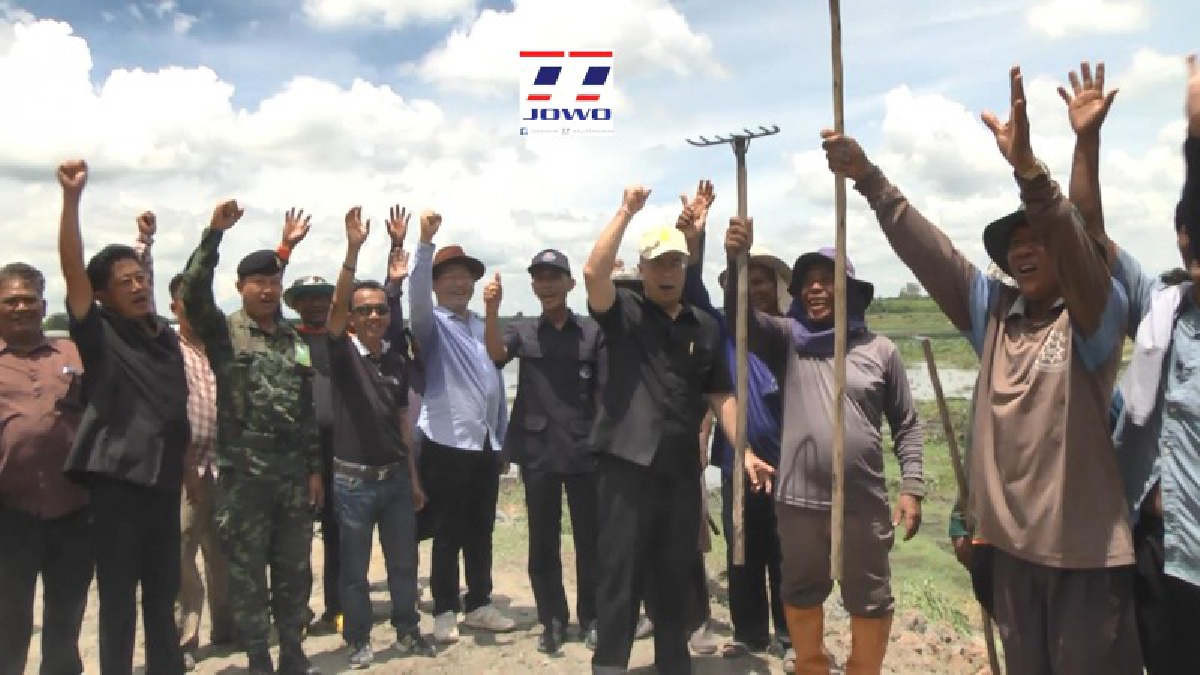 เฮลั่น!! ผู้ว่าฯเมืองช้าง เอาจริง นำทหาร ชาวบ้าน 4 หมู่บ้านกว่า 400 คน พร้อมเครื่องจักรกลหนัก ลงแขกกำจัดผักตบชวา กว่า 1,000ครัวเรือนรอดวิกฤต