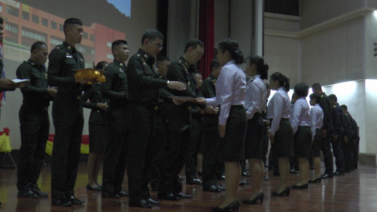 ยินดีด้วย!! ปลัดกระทรวงกลาโหม เดินทางไปปิดการอบรมหลักสูตรการฝึกอบรมข้าราชการบรรจุใหม่ รุ่นที่ 4 ที่ผ่านการฝึกอบรมแล้ว 8 สัปดาห์ (คลิป)