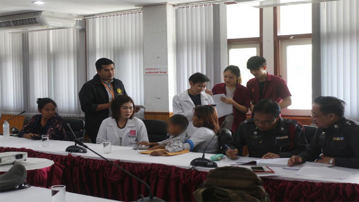 รองผบ.ตร.เข้ม!!ประชุมเร่งรัดคดีทำร้ายร่างกายเด็กอายุ 5ขวบ ที่ถูกอดีตพันจ่าทหารอากาศ ใช้กระเป๋าน้ำร้อนนาบเป็นแผลฉกรรจ์(มีคลิป)