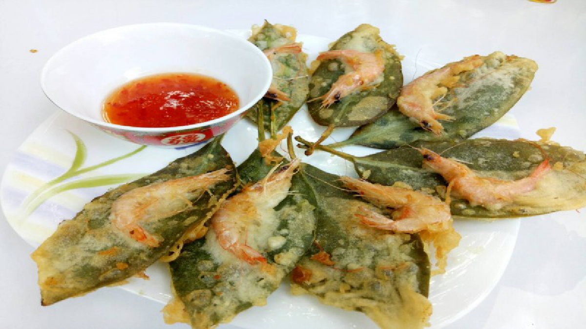 น้ำลายไหล!! เปิดเมนูอาหารพื้นถิ่น หาง่ายตามชายฝั่ง "ใบโกงกางใบใหญ่" เด็ดมาชุปแป้งทอดโชว์เมนูเด็ดหน้ากุ้งสด กรอบอร่อยไม่แพ้ผักทอดชนิดอื่นๆ