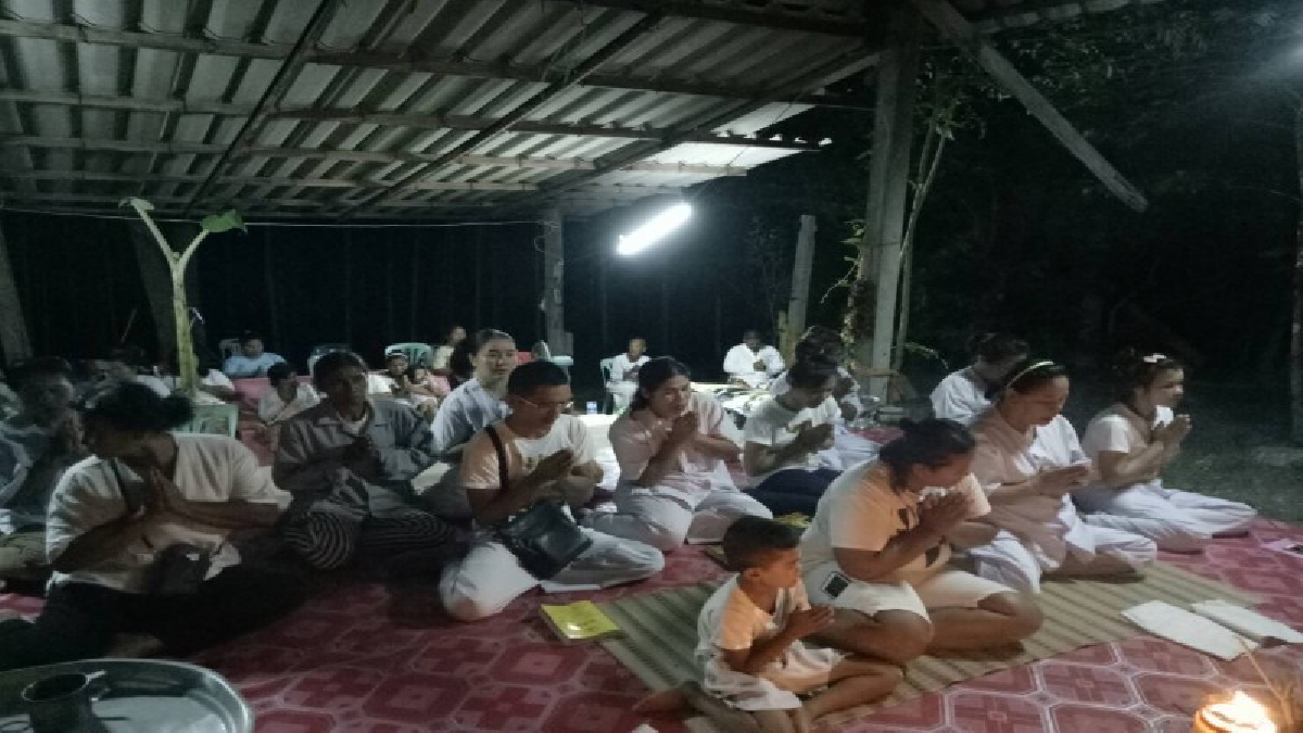 คอหวยแห่สวดมนต์-ปฏิบัติธรรม!! ขอพร พญานคราชปู่เจ้าศรีสุทโธวัดหว้าเอน ก่อนวันหวยออก (มีคลิป)