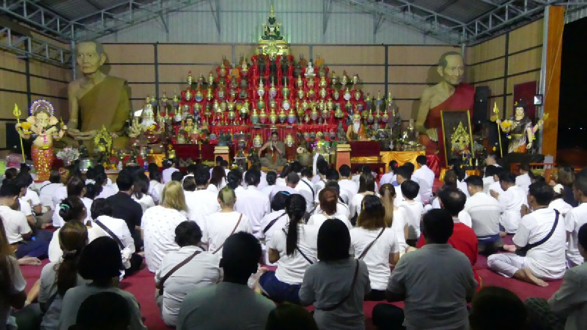แรงไม่หยุด!!พลังศรัทธาแบบมืดฟ้า มัวดิน กุมารเจ้าสัวเฮงให้โชคต่อเนื่องงวดที่ 11 ที่อาศรมฤาษีเณรปชช.รับโชคอ่างน้ำมนต์กลางหาว