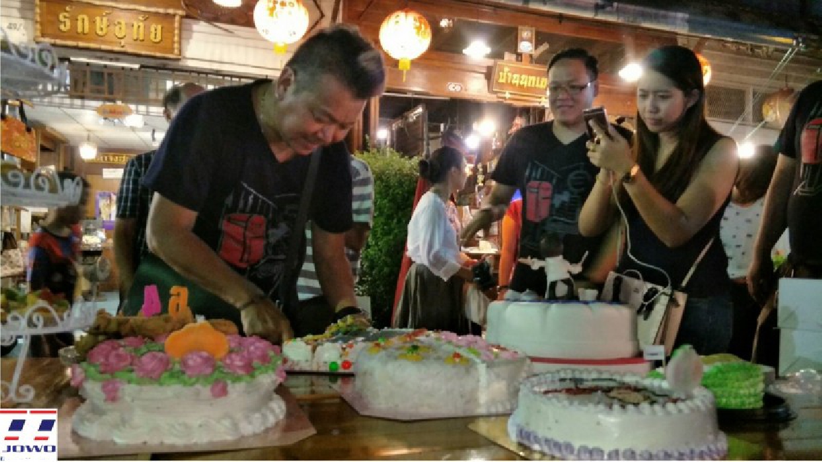 สุดปลื้ม!! ชาวอุทัยธานีร่วมเป่าเค้กวันเกิด "หม่อมหลวงศิริเฉลิม สวัสดิวัตน์" ฉลองวันเกิดครบ 64 ปี โดยมีพี่น้องเพื่อนมาร่วมอวยพรวันเกิด (คลิป)