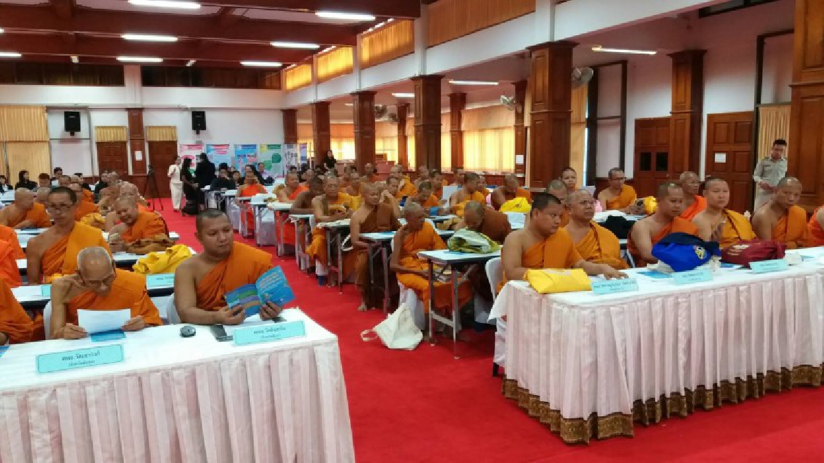 นครศรีธรรมราช!! รองผู้ว่าราชการจังหวัด ต้อนรับผู้เข้าร่วมประชุม สัมมนาการพัฒนา สมรรถนะผู้บริหารศูนย์ศึกษาพระพุทธศาสนาวันอาทิตย์ (มีคลิป)