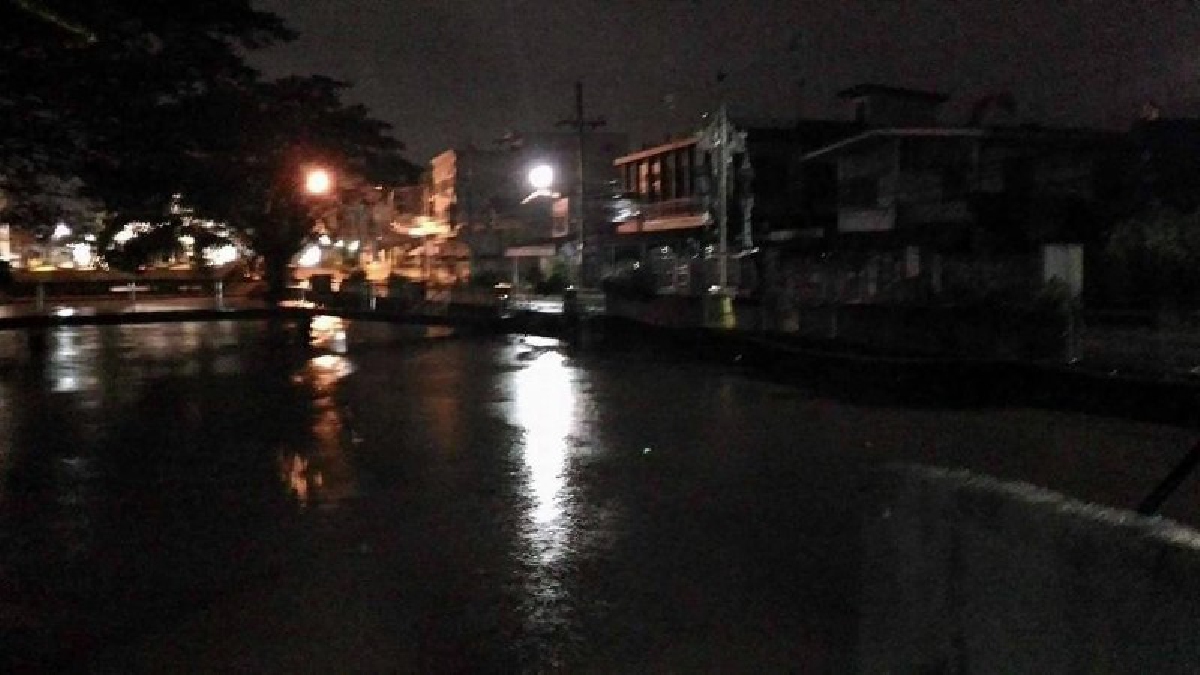 พะเยาโดนหนัก!! ฝนถล่มเละ น้ำจ่อท่วมหลายพื้นที่ ต้องประกาศเตือนน้ำป่าไหลหลากดินโคลนถล่ม หลายอำเภอ ผู้ว่าฯสั่งจนท.รับมือ 24ชม.