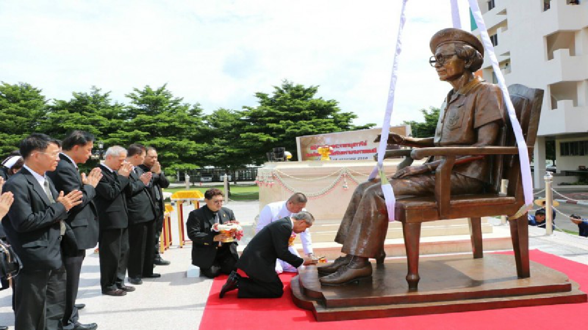สถาบันธัญญารักษ์ จัดพิธีอัญเชิญพระราชานุสาวรีย์สมเด็จพระศรีนครินทราบรมราชชนนี (มีคลิป)