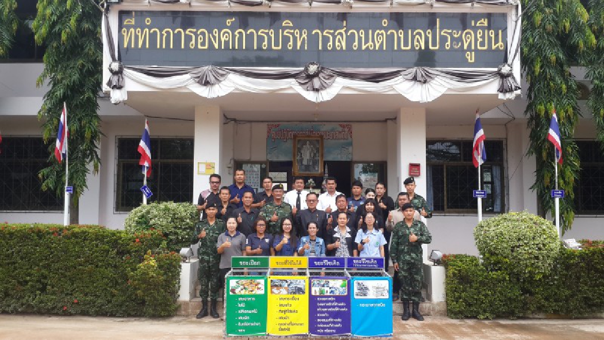 แค่ขยะ แต่มีรายได้นับแสน !! อบต.สุดเจ๋งสร้างรายได้ให้ชาวบ้านทั้งตำบล 3 เดือนนับแสนบาท เก็บขยะทั้งตำบลรีไซเคิล แปรเป็นสินค้าของใช้