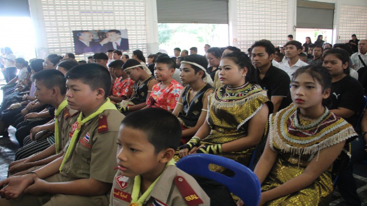 ตราด!! รองผวจ.ตราด เป็นประธานในพิธีเปิดโครงการ "ลูกดีมีทุกหมู่บ้าน/ชุมชน ตามรอยพ่อของแผ่นดิน" เฉลิมพระเกียรติในหลวง ร.10 (มีคลิป)