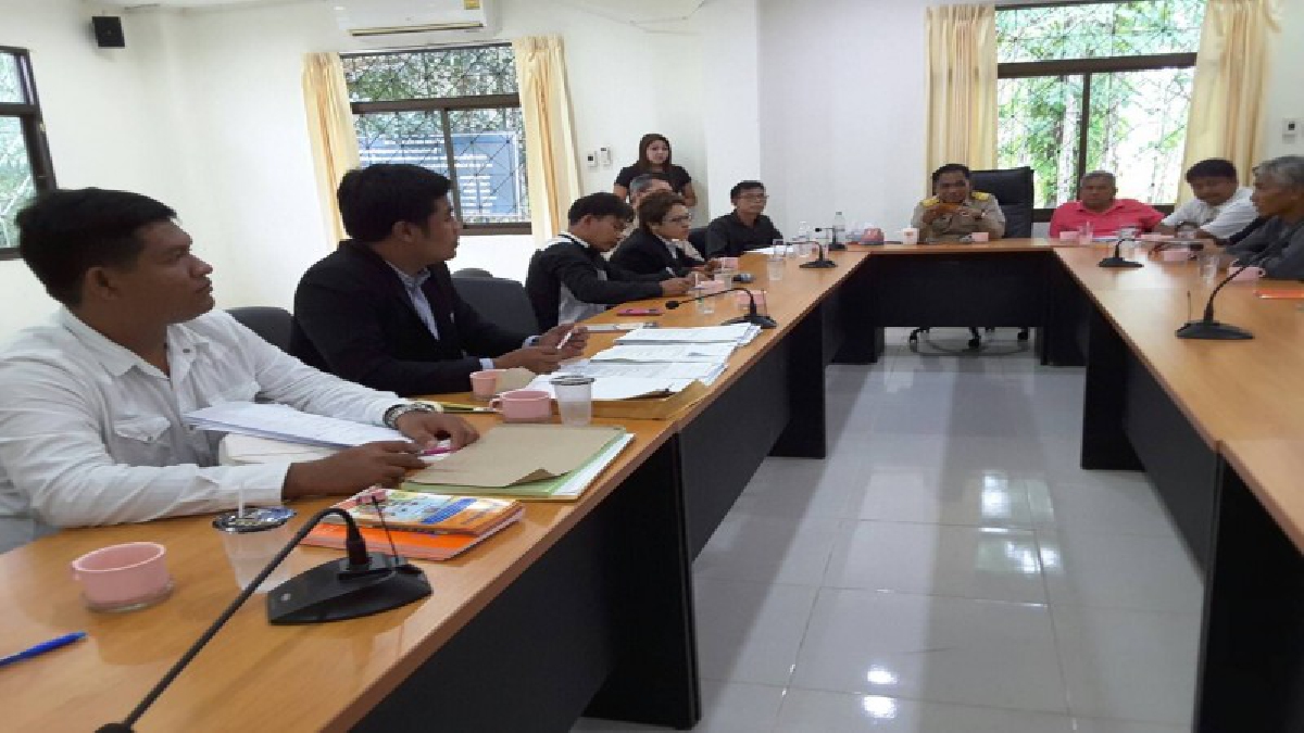 ยุติธรรมจ.กระบี่ รุดลงพื้นที่หาแนวทางช่วยชาวบ้าน หลังพบกว่า 10 รายที่ถูกโกง ส่วนใหญ่ไม่อ่านรายละเอียด (มีคลิป)