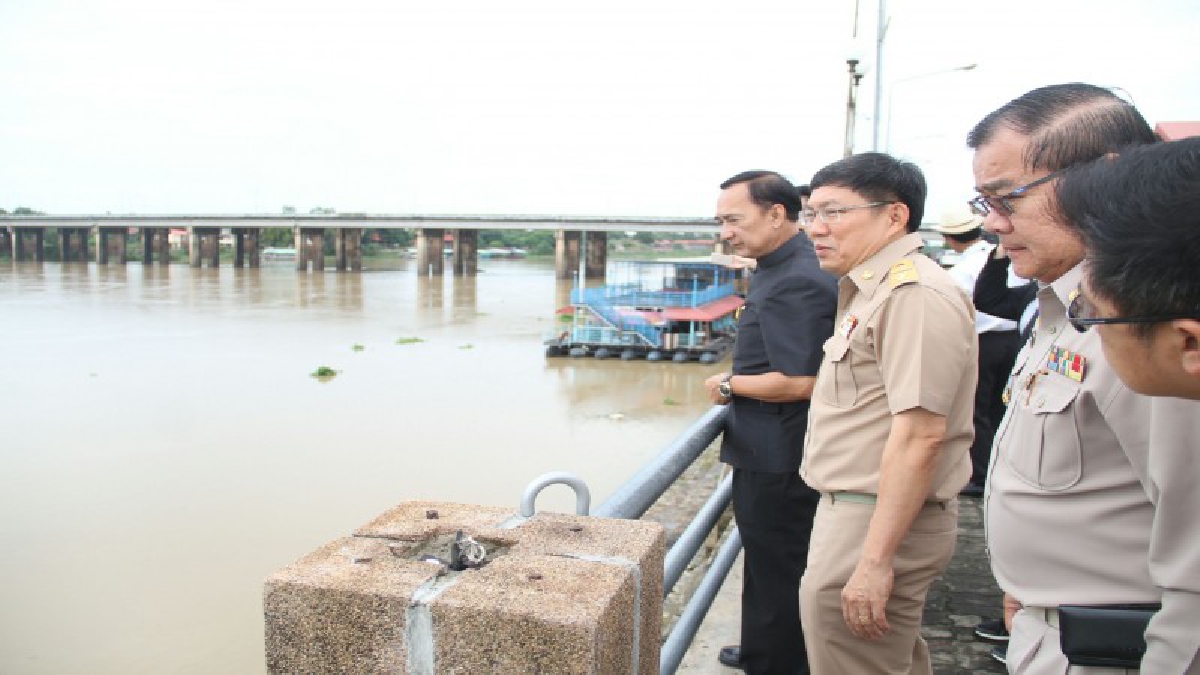 อุบลราชธานี!! ชาวบ้านทั้ง 2 กลุ่ม  ยื่นหนังสือร้องเรียนรัฐมนตรีประสำนักนายกรัฐมนตรี จากการลงพื้นที่ติดตามสถานการณ์น้ำ (มีคลิป)