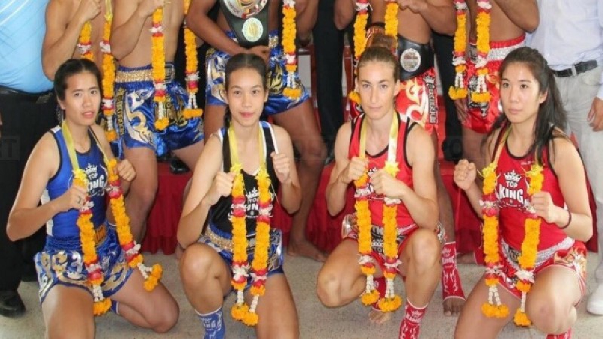 นักชกพร้อมตะบันศึกมวยไทย เทิดไท้องค์ราชา ชิงแชมป์สหพันธ์มวยไทยอาชีพโลก