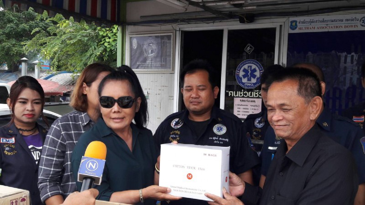 น้ำใจงามแท้!! เศรษฐินีใจบุญ-มอบอุปกรณ์ทางการแพทย์มูลค่ากว่า 2 หมื่นบาทในวันคล้ายวันเกิดครบ69ปี ให้หน่วยกู้ภัยศีลธรรมสมาคมบ้านบึงจุดบ่อวิน