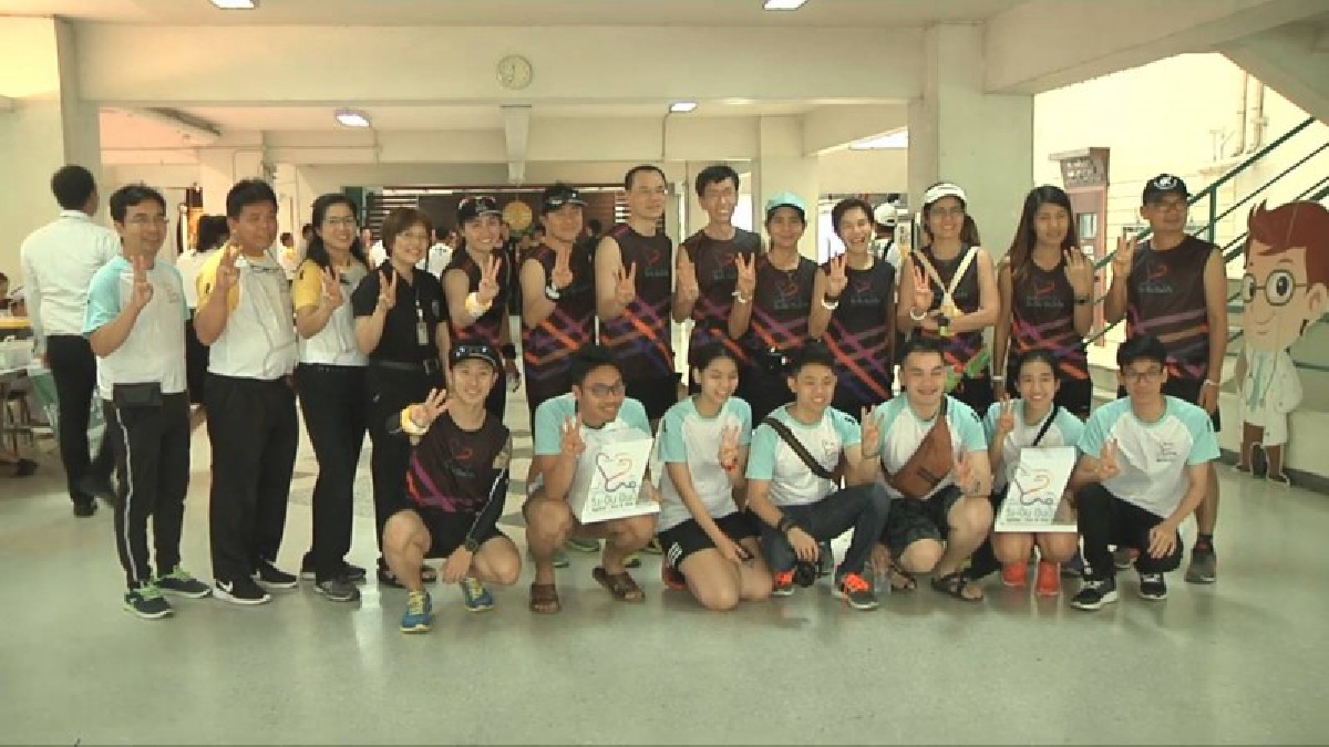 ปทุมธานี - รองผวจ.ร่วมคณะแพทย์3สถาบันให้การต้อนรับคณะนักวิ่งโครงการวิ่ง ปั่น ปันน้ำใจ ช่วยผู้ป่วยยากไร้ (ชมคลิป)
