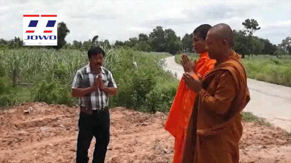 ฉุนจัด!! หลังมือมืดนำขยะทิ้งเกลื่อนไม่เป็นที่ เป็นทาง นายกอบต.หนองเหล็ก นิมนต์พระมาทำพิธีฌาปนกิจฝังกลบขยะไร้ญาติส่งบุญให้พวกไร้จิตสำนึก