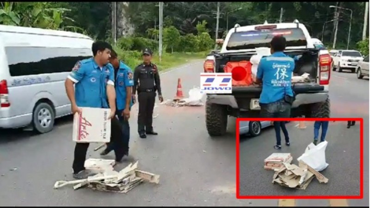 หาคนรับผิดชอบ!? พบกระเบื้องปริศนาไร้เจ้าของ ตกเกลื่อนถนนกว่า 100 แผ่น ทำรถเกิดอุบัติเหตุชนกัน 2 คัน เสียหายหนัก จ.กระบี่ (มีคลิป)