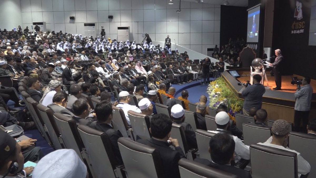 เพื่อความสงบสุข!! พล.อ.สุรยุทธ์ องคมนตรีร่วมปราชญ์มุสลิมโลก 37 ประเทศสัมมนาอิสลามศึกษานานาชาติเพื่อการอยู่ร่วมกันอย่างสันติสุข (มีคลิป)