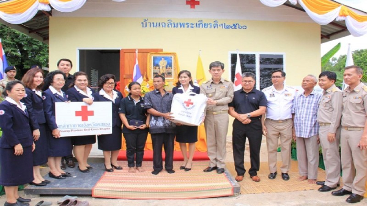 ระยอง!! มอบบ้านให้ผู้ยากไร้ในพื้นที่ ตามโครงการกาชาดสร้างบ้านให้ผู้ยากไร้  เพื่อเฉลิมพระเกียรติ ในหลวงรัชกาลที่10 (มีคลิป)