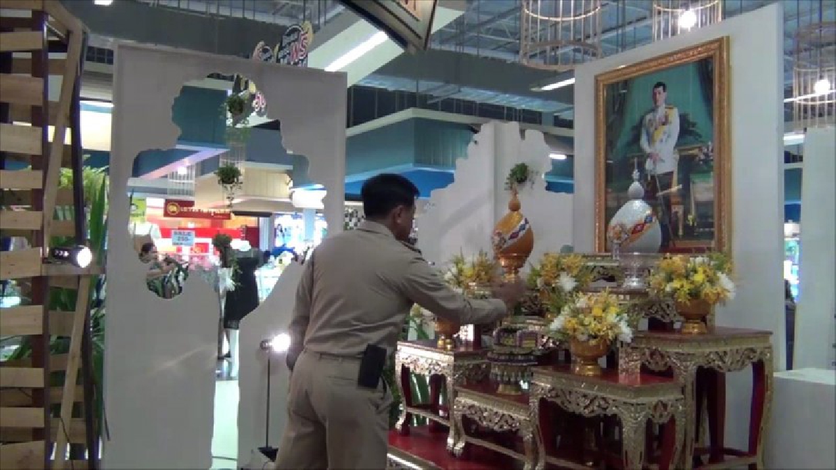 ชาวอ่างทอง - ร่วมจัดนิทรรศการพระราชประวัติและพระราชกรณียกิจของสมเด็จพระเจ้าอยู่หัวมหาวชิราลงกรณ บดินทรเทพยวรางกูร ร.10 (มีคลิป)
