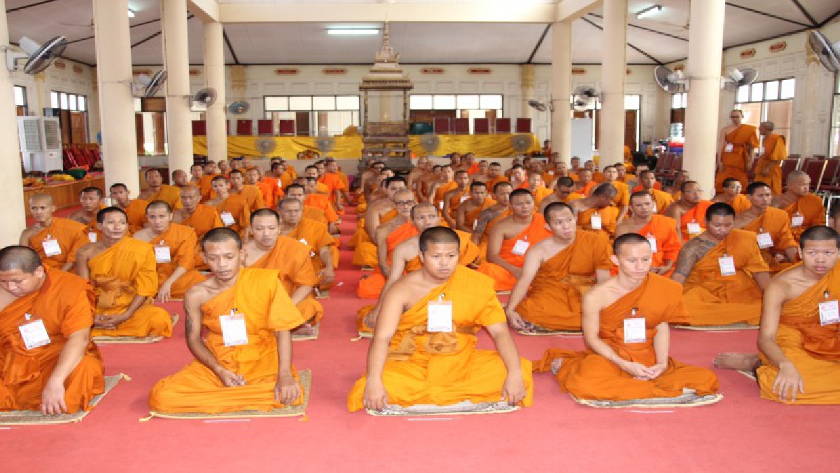 คณะสงฆ์กรุงเก่า 77 วัด ร่วมเจริญวิปัสสนากรรมฐาน ถวายเป็นพระราชกุศล เนื่องในวันเฉลิมพระชนมพรรษา 65 พรรษาในหลวง ร.10  (คลิป)