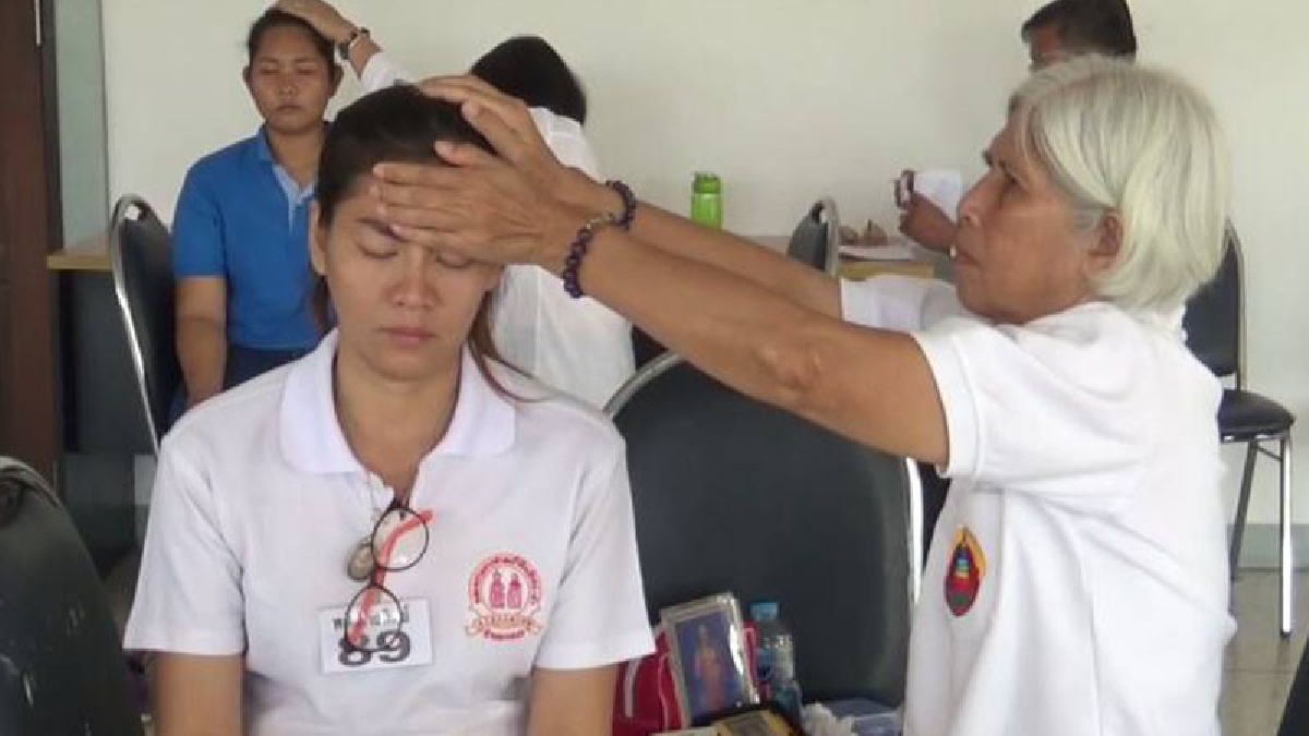 คุณย่าวัย 86 ปี เปิดคอร์สวิชาพลังกายทิพย์ ดูแลสุขภาพคนไทยมาร่วม 11 ปี เป็นวิทยาทานไม่เสียค่าใช้จ่าย (มีคลิป)